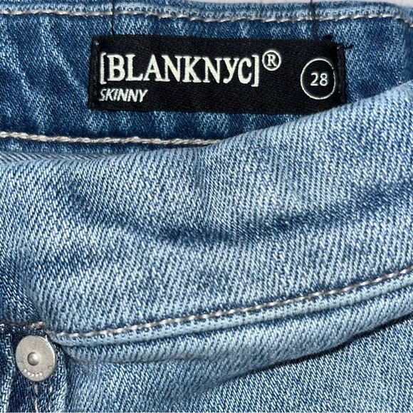 Blank NYC Women’s Goin Digital Floral Distressed Ankle Jean - Picture 7 of 8